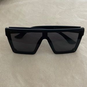Oversized square sunglasses
